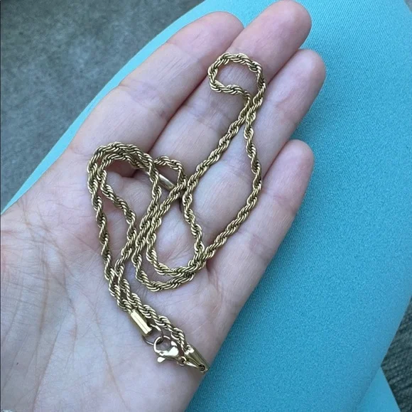 Ellie Vail Jewelry • Twist Rope Chain Necklace - Picture 5 of 5